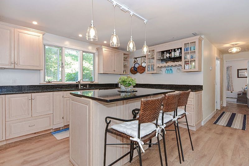 Renovated Kitchen w new appliances