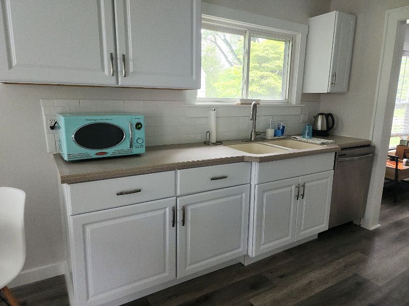 Dishwasher and stove are new
