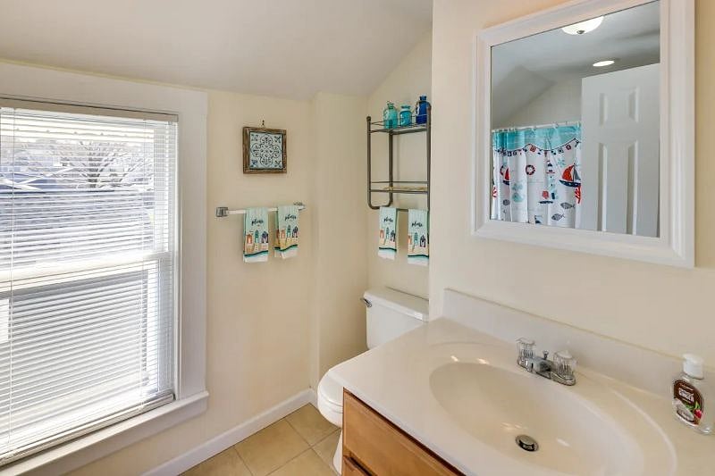 upstairs full bath