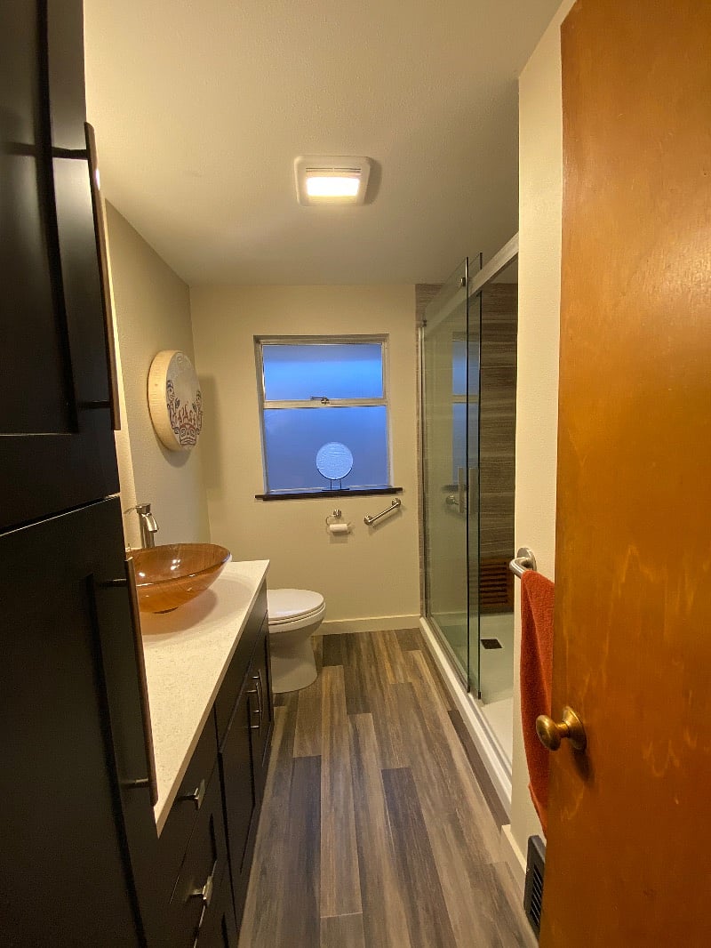 Bathroom with bathing bench