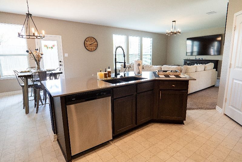 Furnished Finder property 568319_1 photo 6