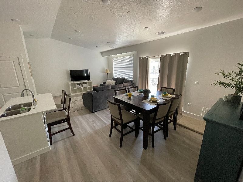 Furnished Finder property 568434_1 photo 4