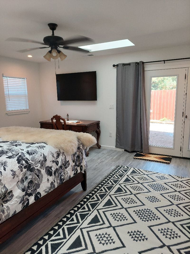 Master entry, TV and work desk