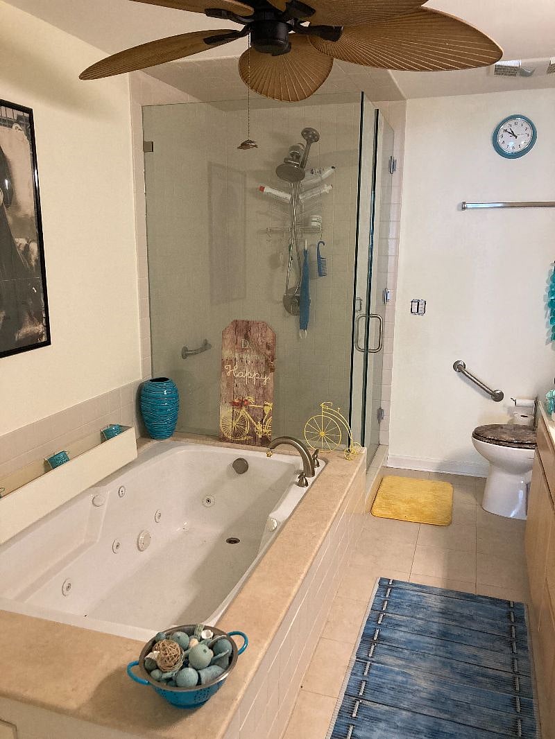 main bathroom with spa tub