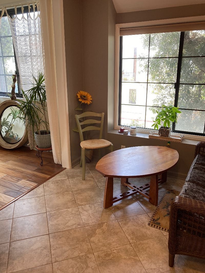cafe breakfast nook