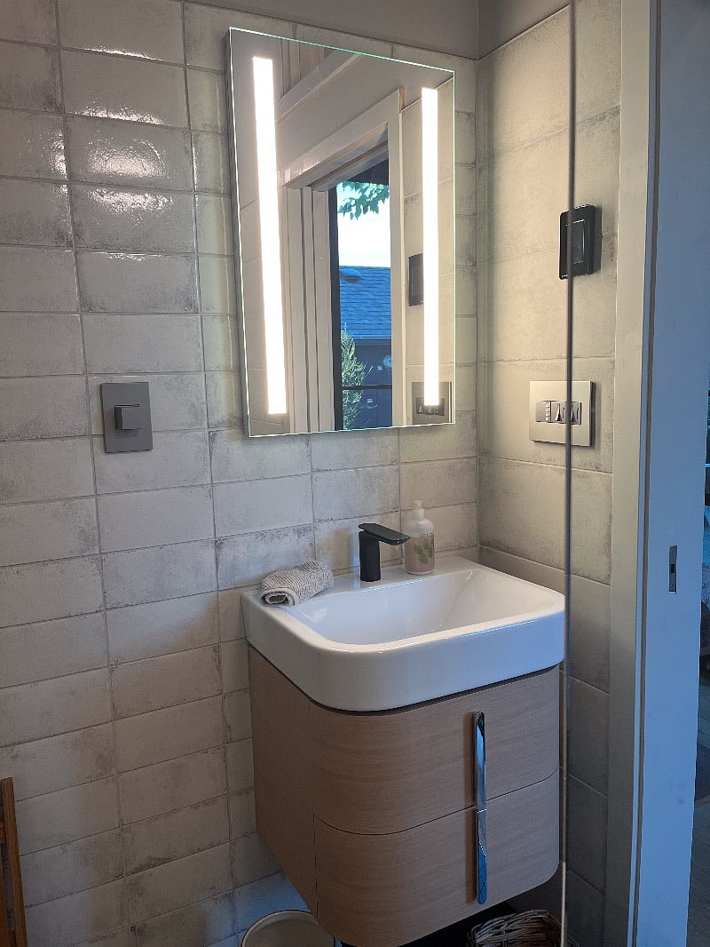 Spacious bathroom, fabulous lighting, radiant heated tile floors....