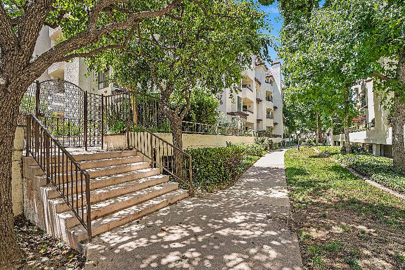 Furnished Finder property 568493_1 photo 30
