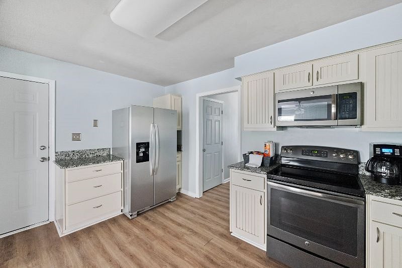 Furnished Finder property 568524_1 photo 12