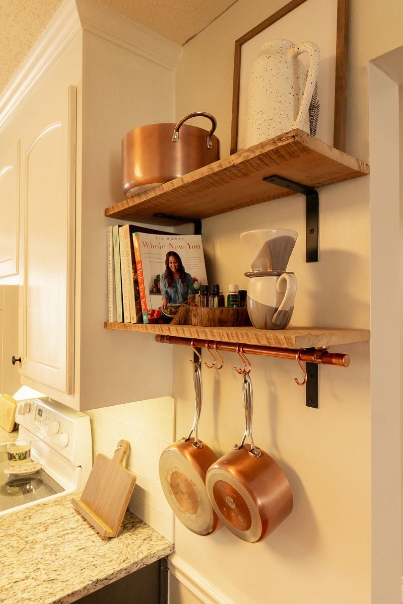 Some great cookbooks available for use.