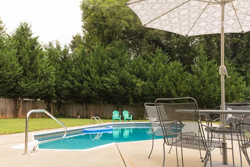 Enjoy meals on the patio table by the pool in the summer or winter (pool is closed in the off season).