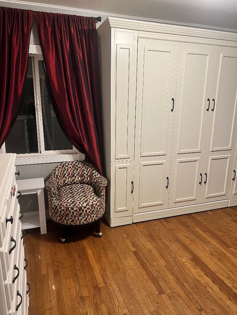 Queen Murphy Bed folds down as seen in the next pic. 