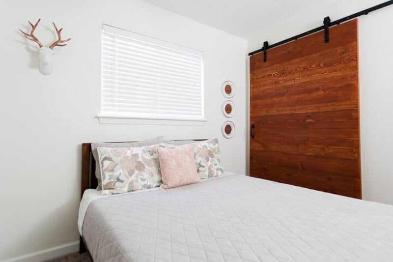 Guest bedroom 2 with queen