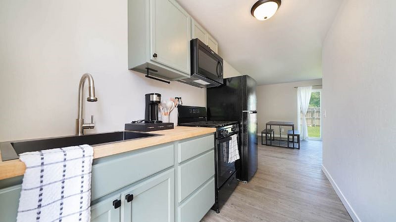 Furnished Finder property 569158_3 photo 5