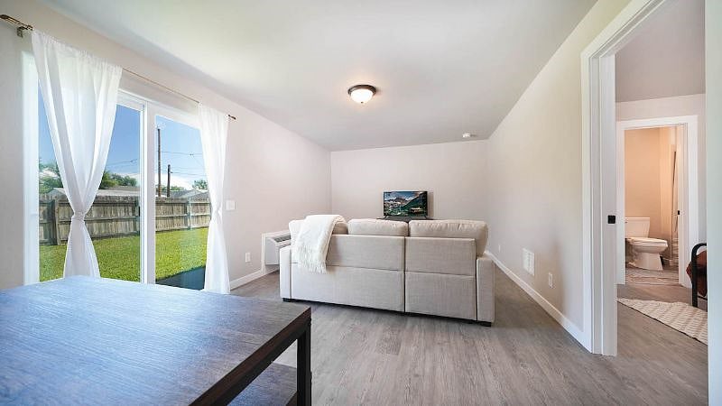Furnished Finder property 569158_3 photo 7