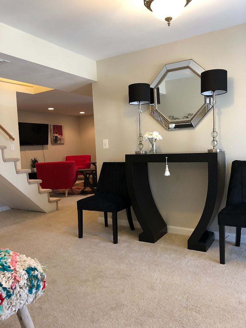 Private & Bright English Basement Apartment