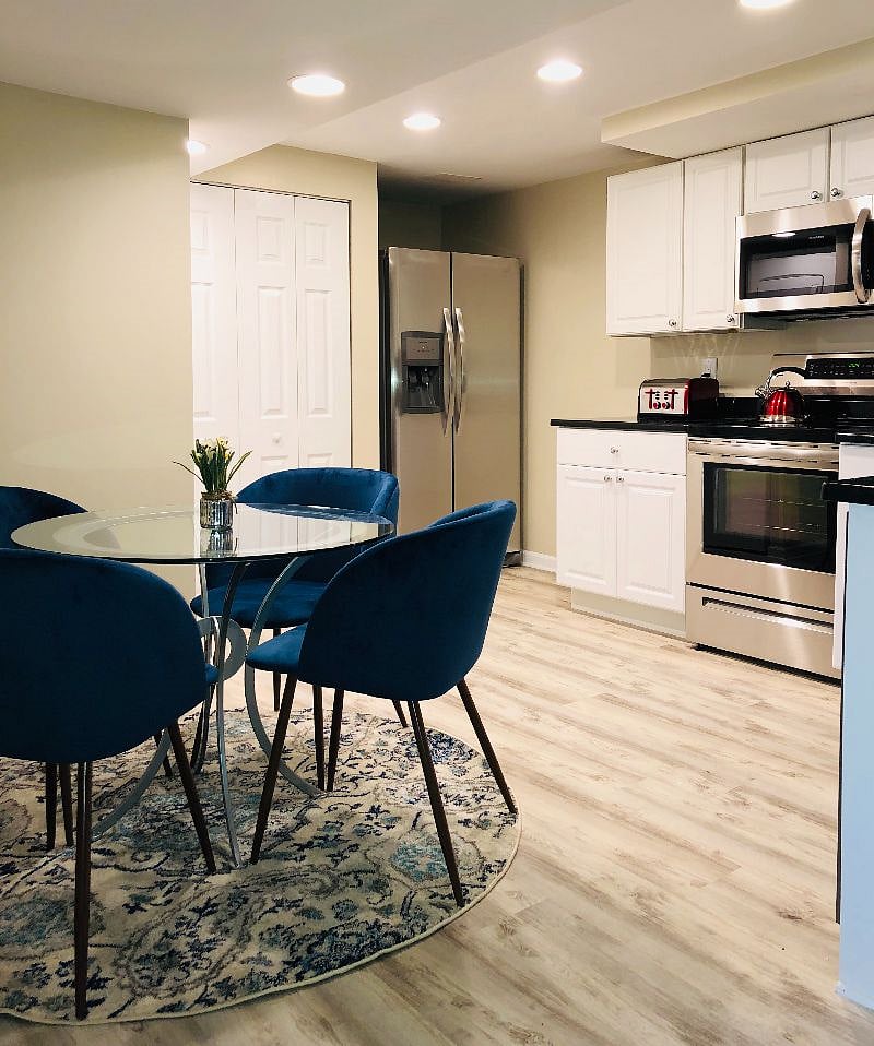 Eat-In Kitchen table seats 4