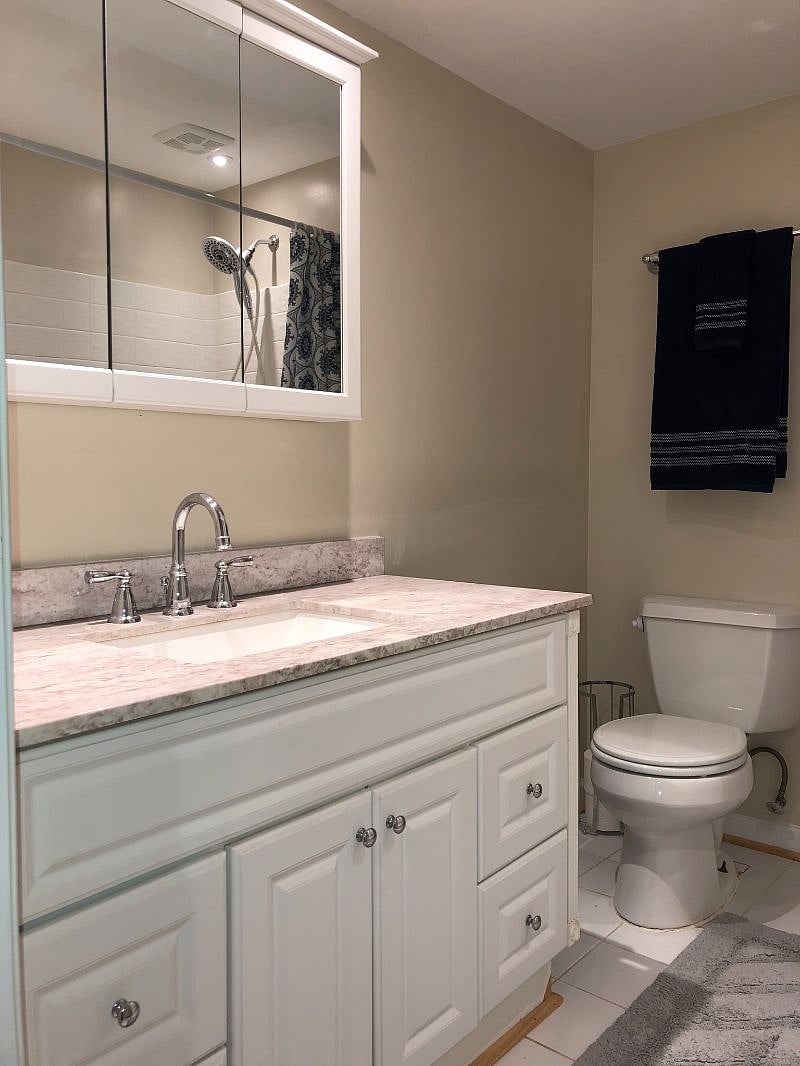 Full bath with tub/shower