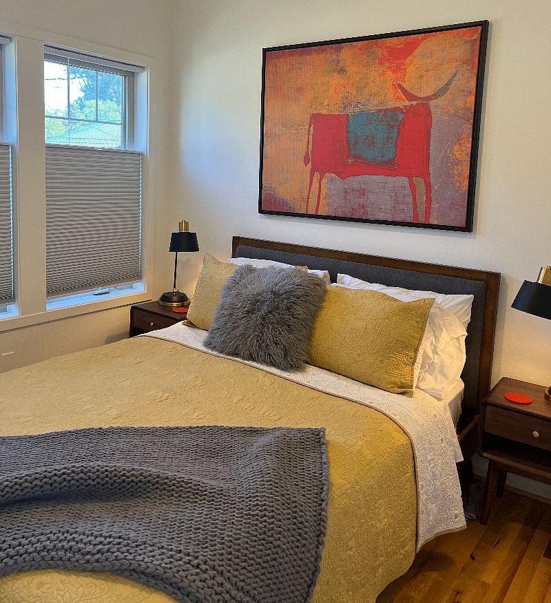Comfy queen bed with Avocado mattress and high quality bedding