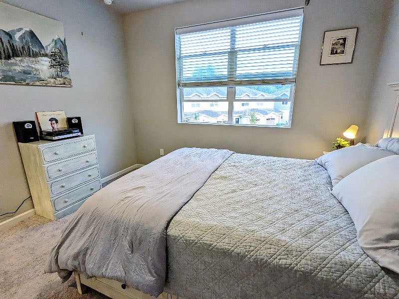 Night shift ready room and record player