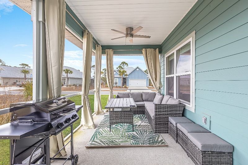 Enclosed Patio with grill