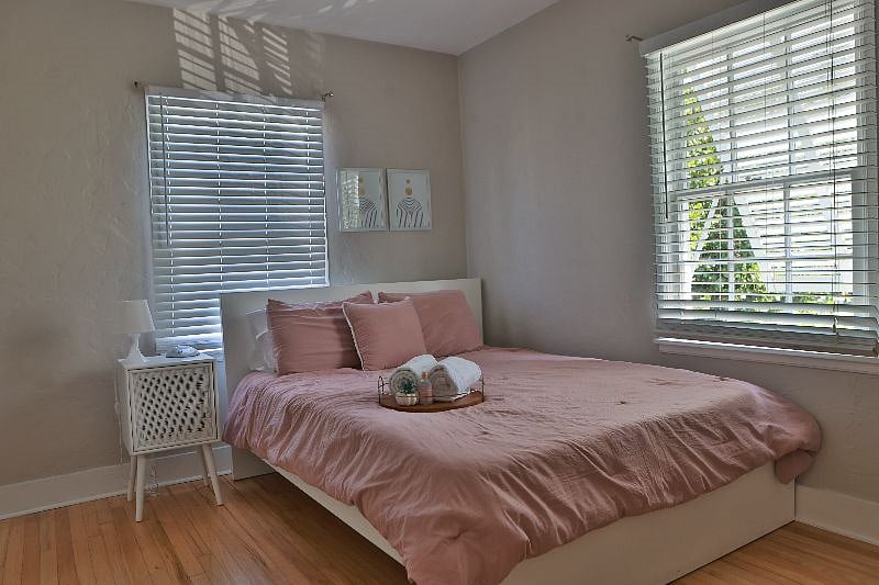 2nd bedroom - queen bed