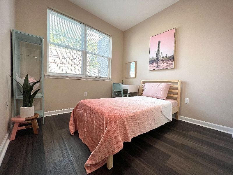 Bedroom #1 on Ground Level
Full Sized Bed (1 Person Only)
Desk
Closet
Shared Bathroom (2 People Max)
Available 1/1/27 - $775/mo


