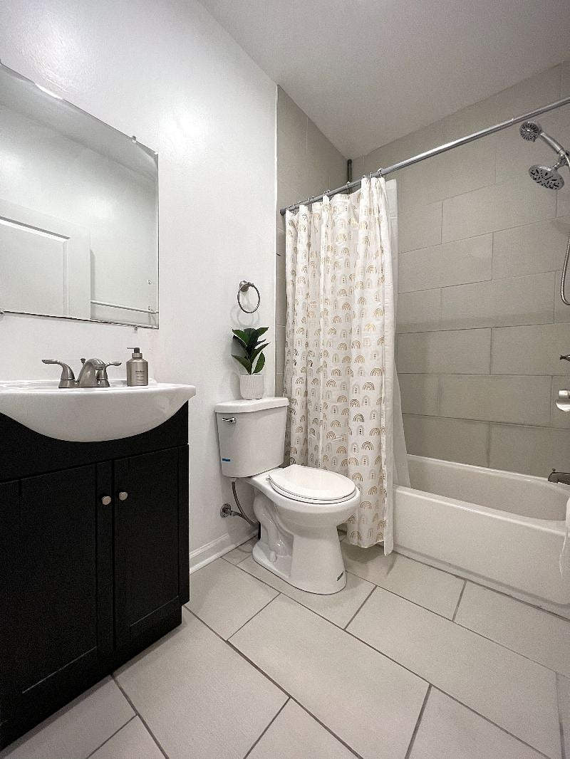 Shared Bathroom on Ground Level (2 People Max)