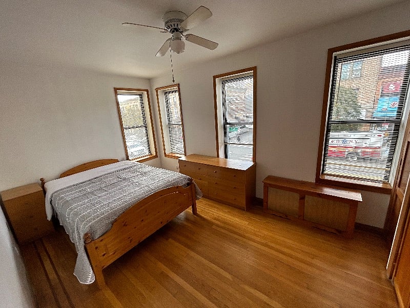 LARGE ROOM