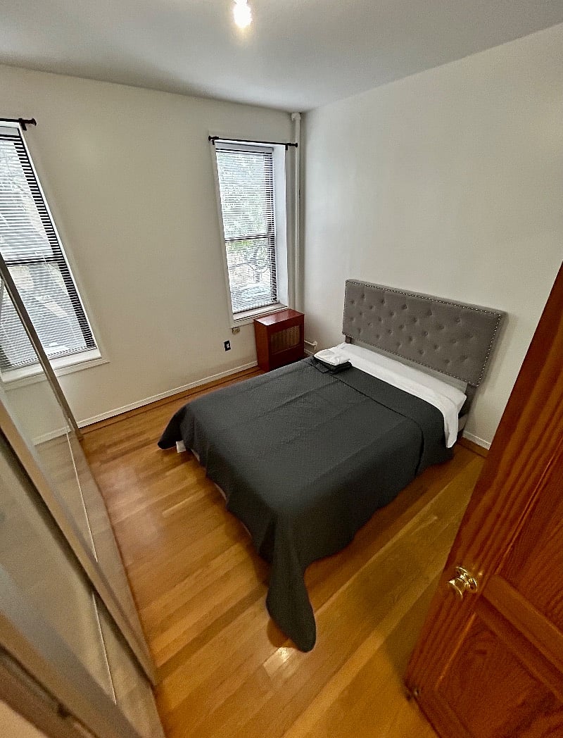 MIDDLE ROOM