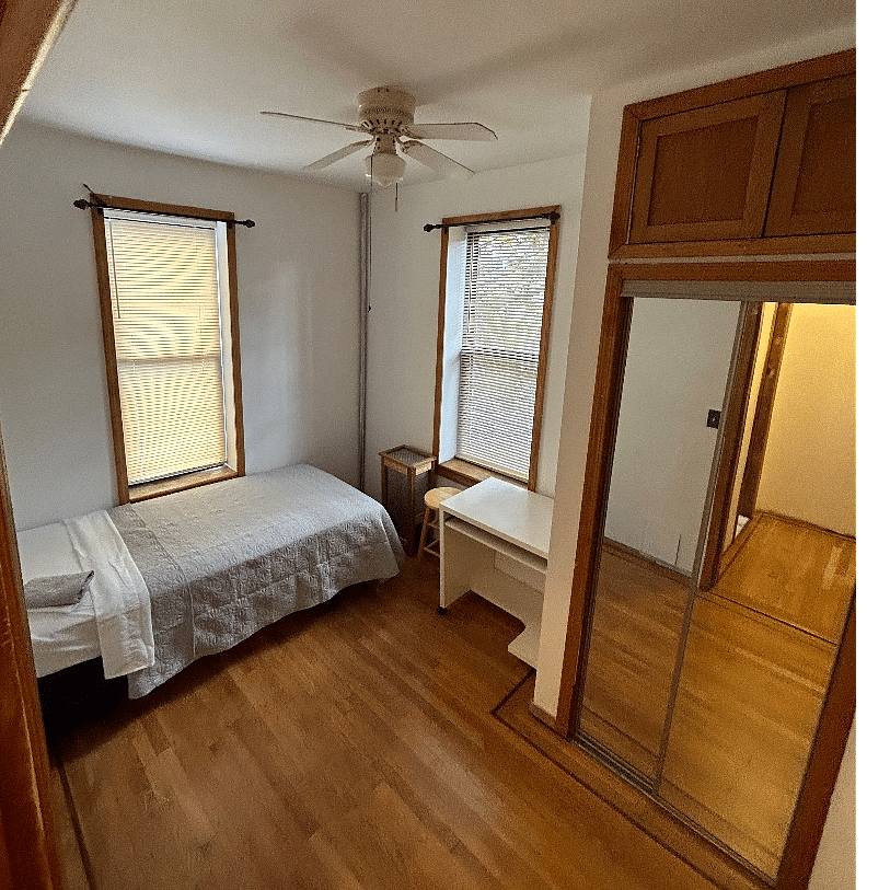 SMALL ROOM