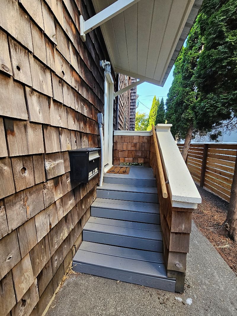 Own entrance feels like your private house in the city.