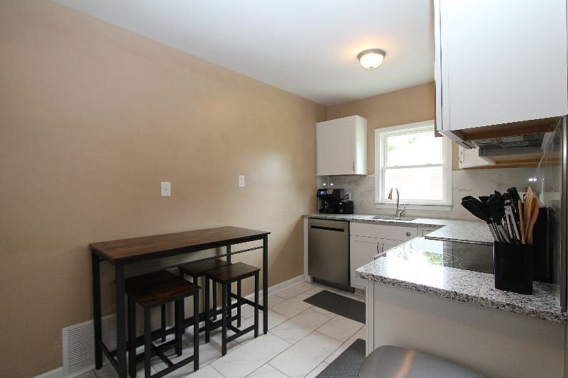 Furnished Finder property 569765_3 photo 6