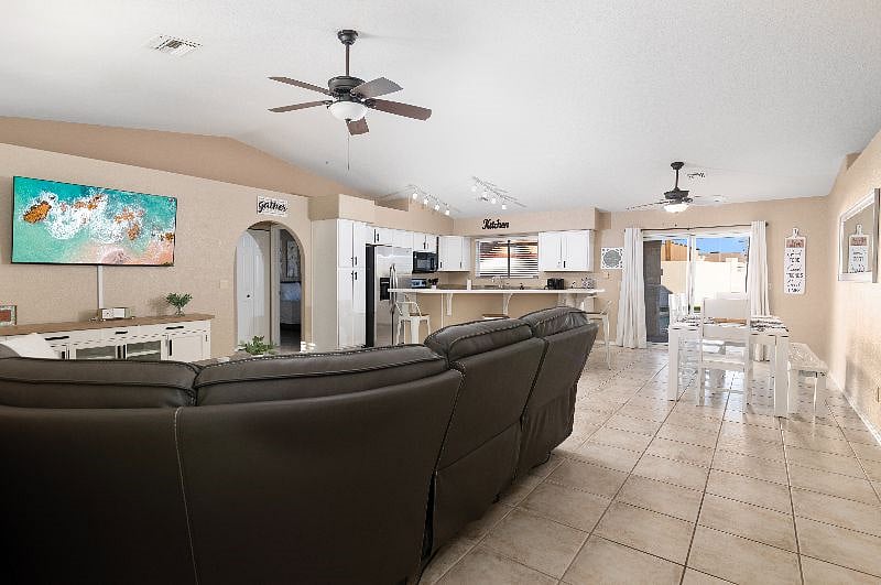 Furnished Finder property 569863_1 photo 9