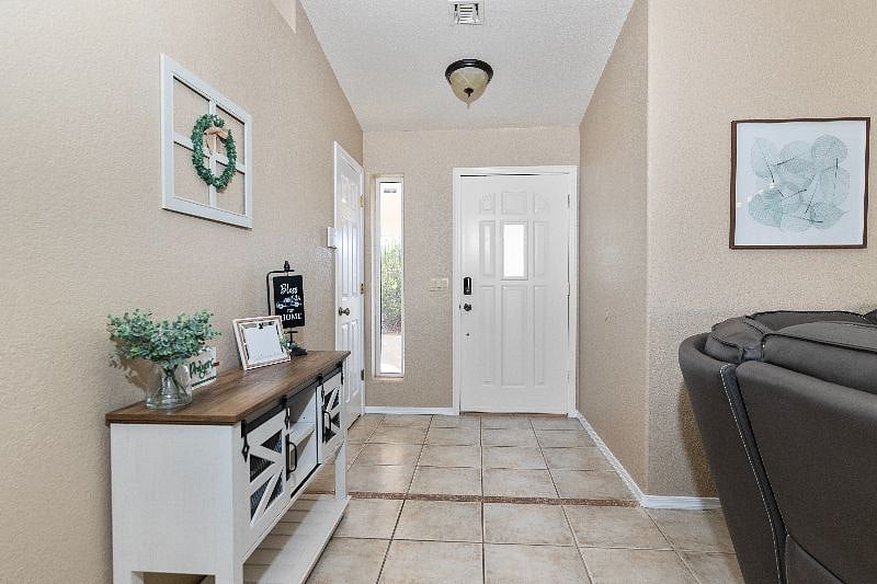 Furnished Finder property 569863_1 photo 8