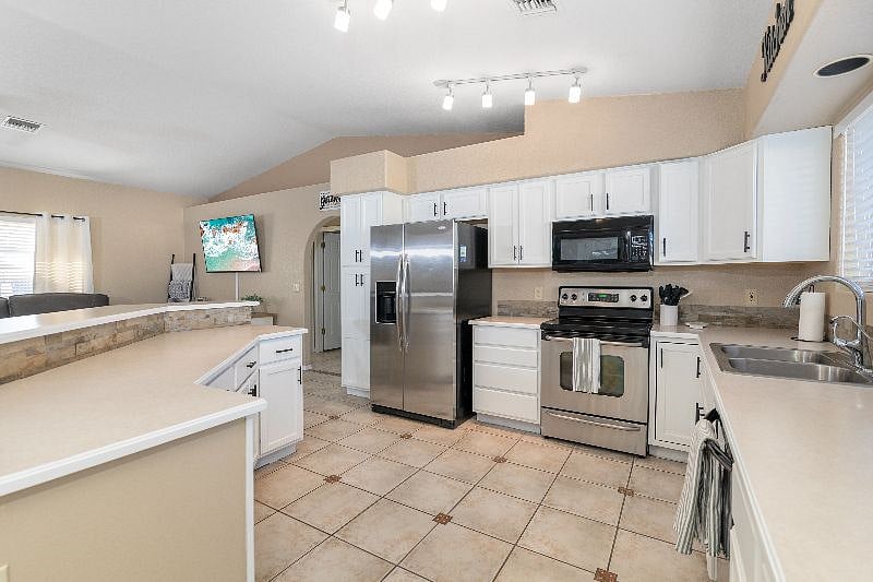 Furnished Finder property 569863_1 photo 12