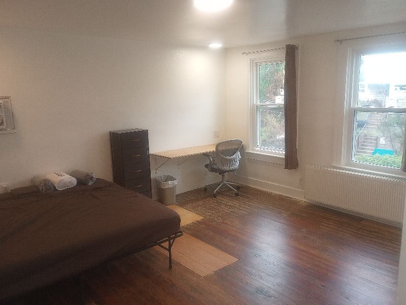 big bedroom, view 3