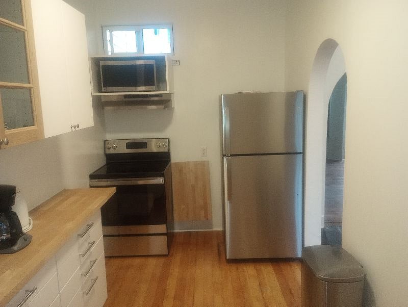 kitchen, view 2