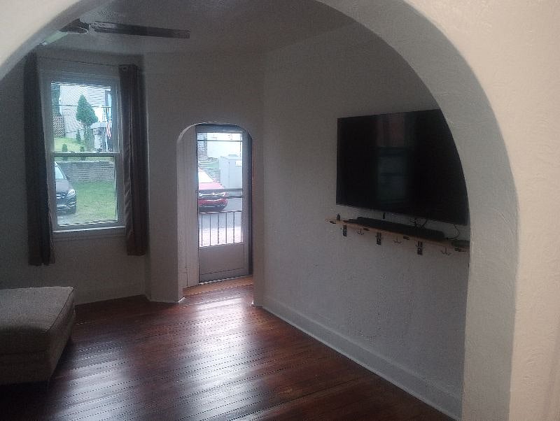 living room, view 2