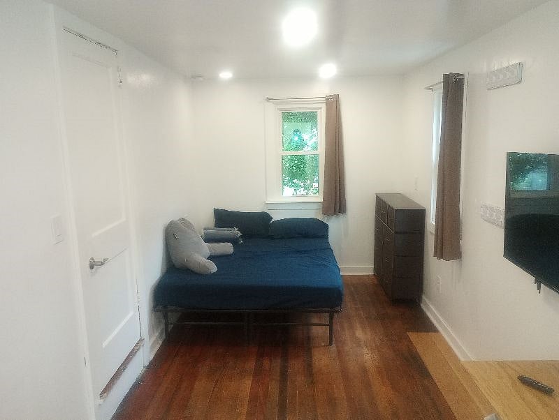 small bedroom, view 1