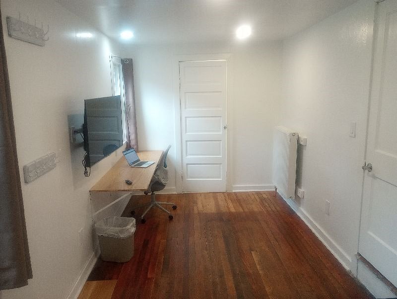 small bedroom, view 3