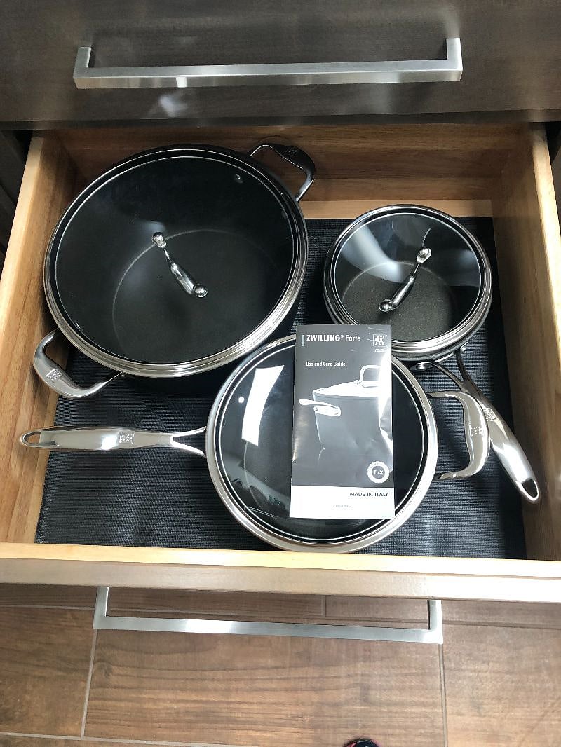 Brand new high quality pots and pans (Williams and Sonoma)