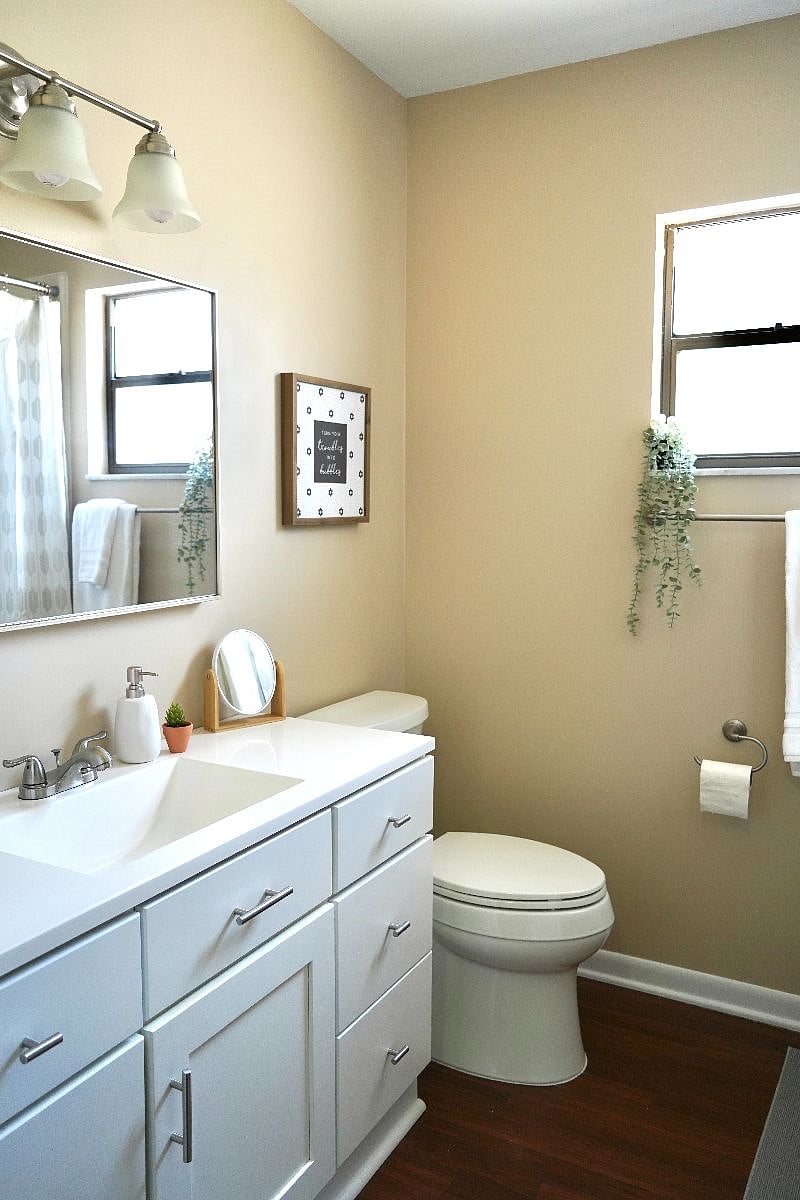 Full guest bathroom.