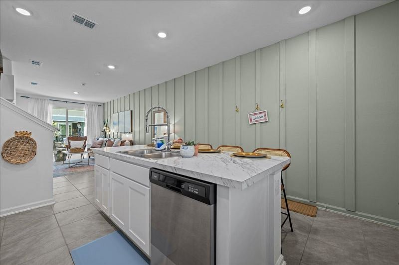 Furnished Finder property 570017_1 photo 3