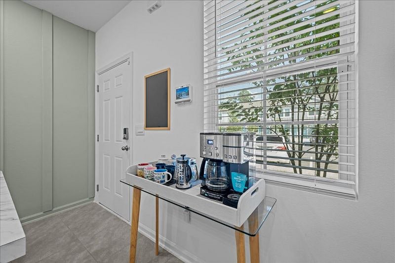 Furnished Finder property 570017_1 photo 7