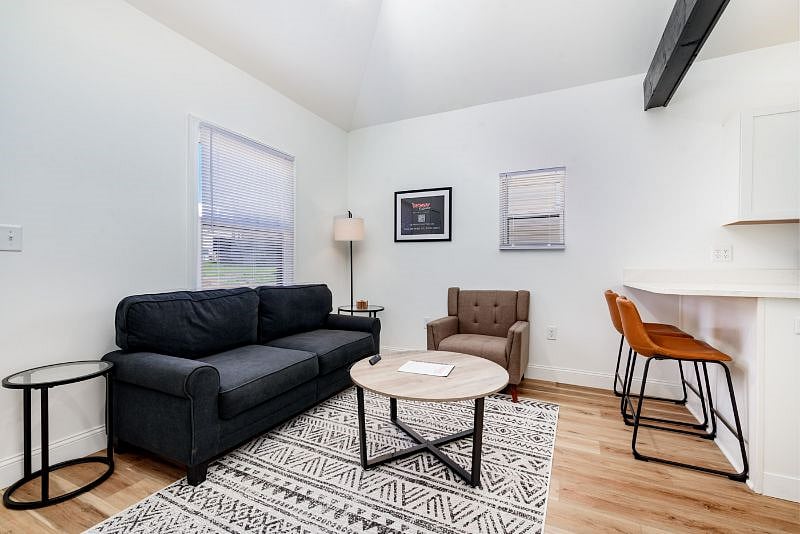 Furnished Finder property 570116_1 photo 4