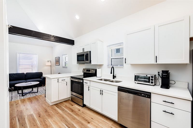 Furnished Finder property 570116_1 photo 11