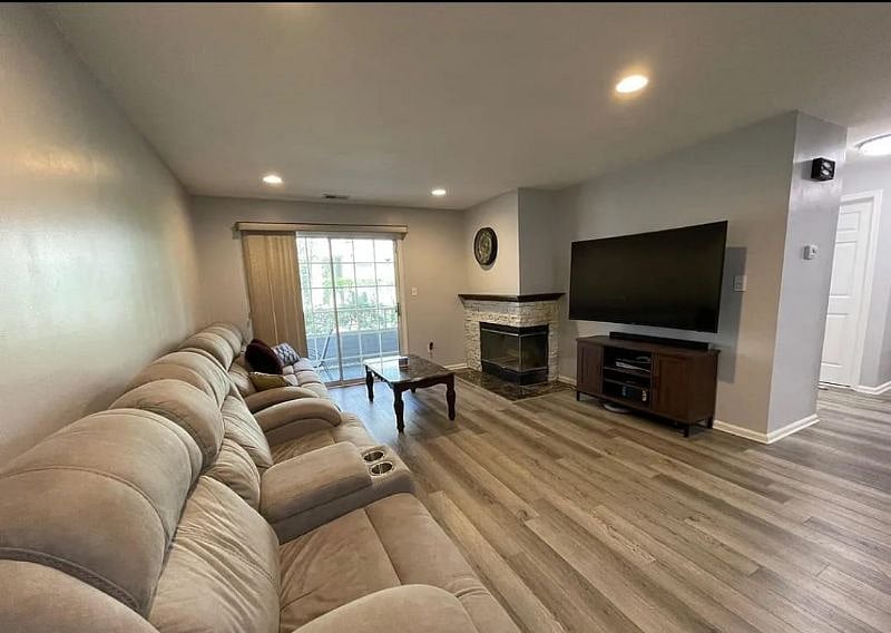 Furnished Finder property 570270_1 photo 3