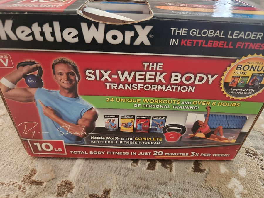 Some workout tools available to use. 