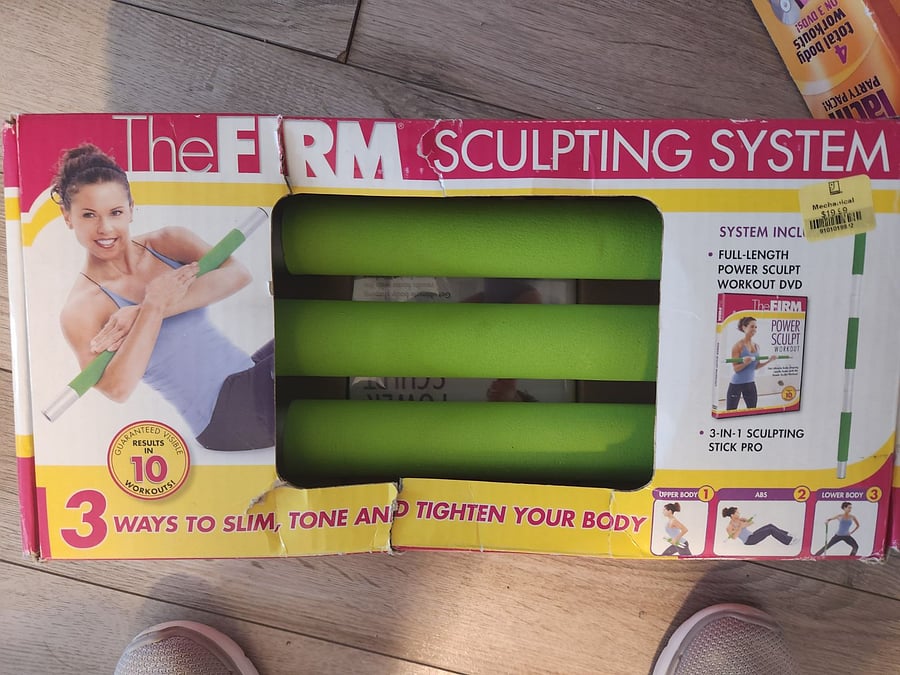 Some workout tools available to use. 
