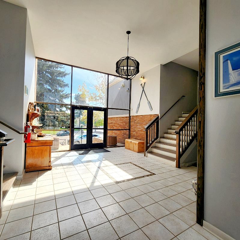 Clubhouse. 